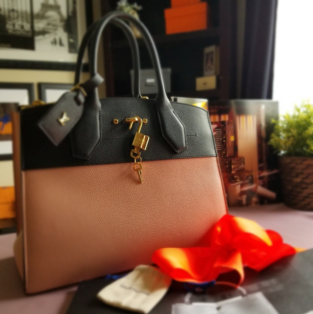 LOUIS VUITTON City Streamer MM. Mag - Picture 7 of 16